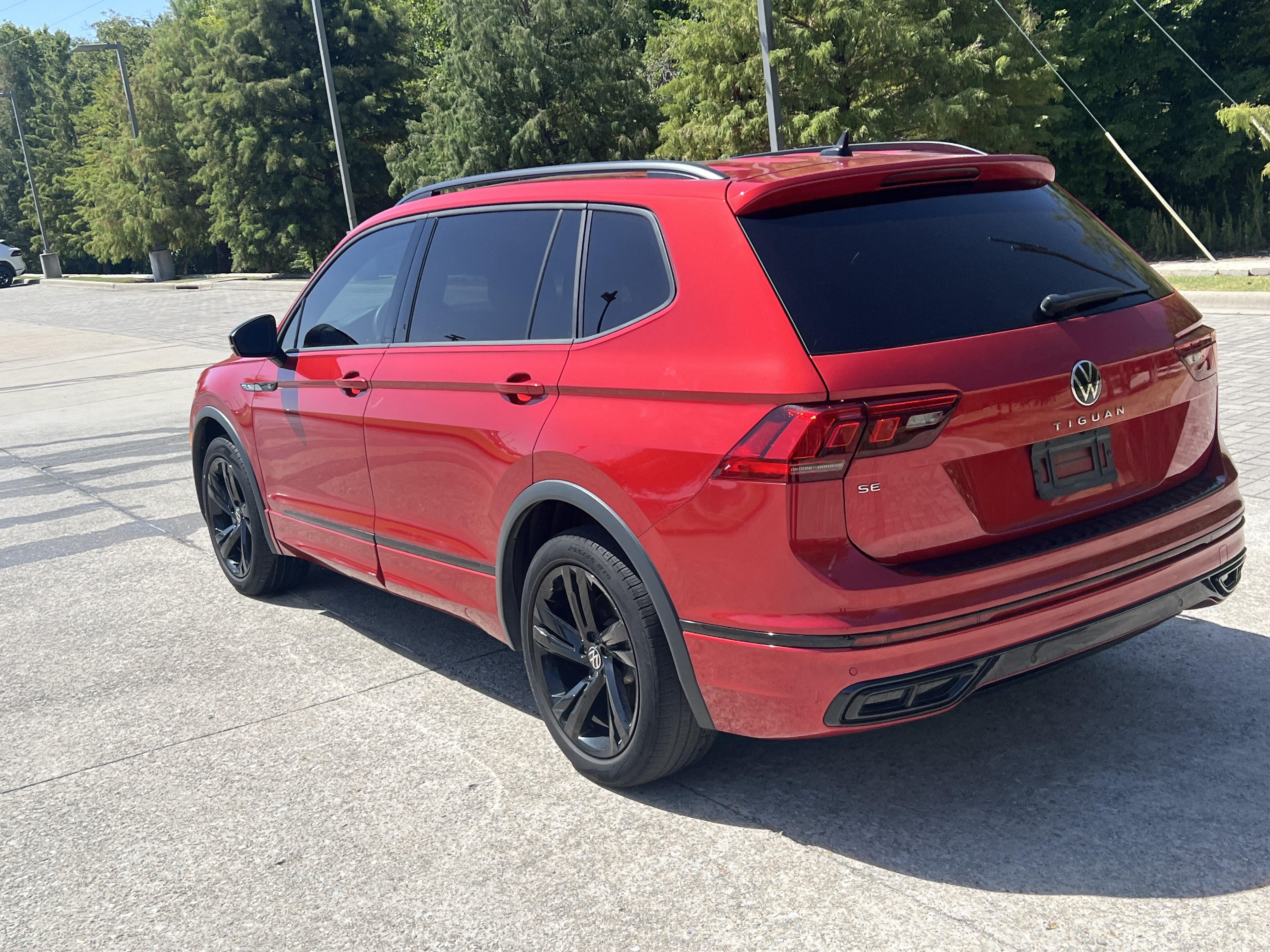 Used 2024 Volkswagen Tiguan SE R-Line FWD image 7