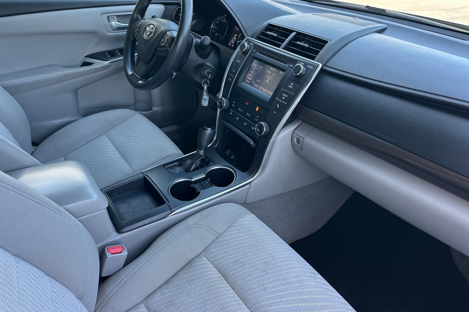 Used 2017 Toyota Camry LE FWD image 15