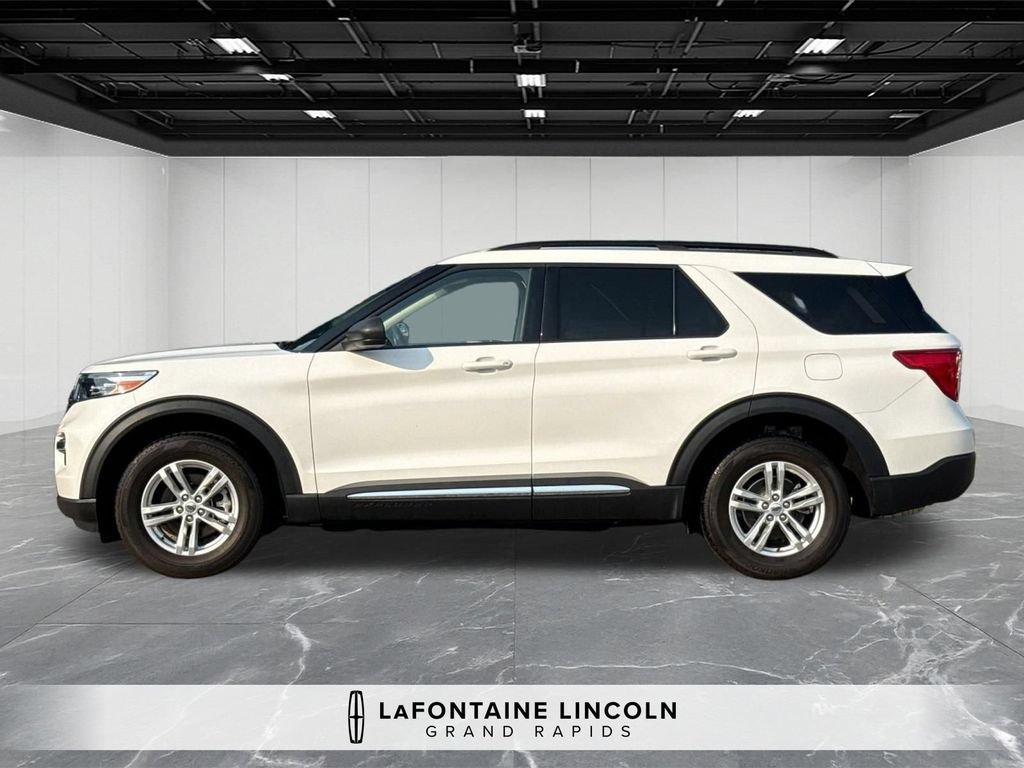 Used 2023 Ford Explorer XLT w/ Equipment Group 202A AWD/4WD image 2