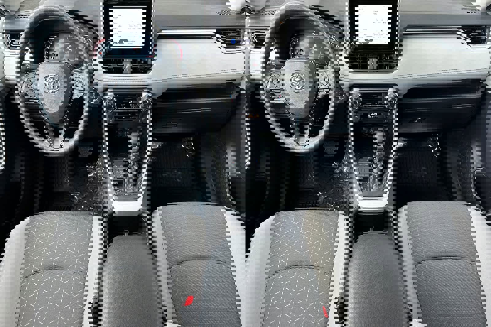 Used 2025 Toyota RAV4 XLE w/ Convenience Package image 3