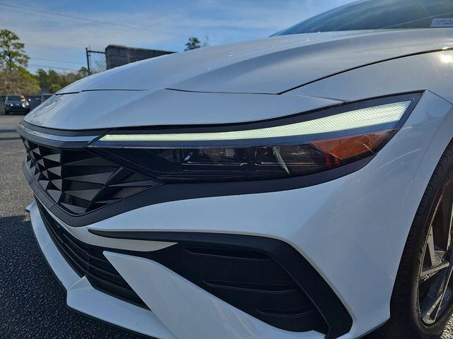 Used 2025 Hyundai Elantra Sport image 32