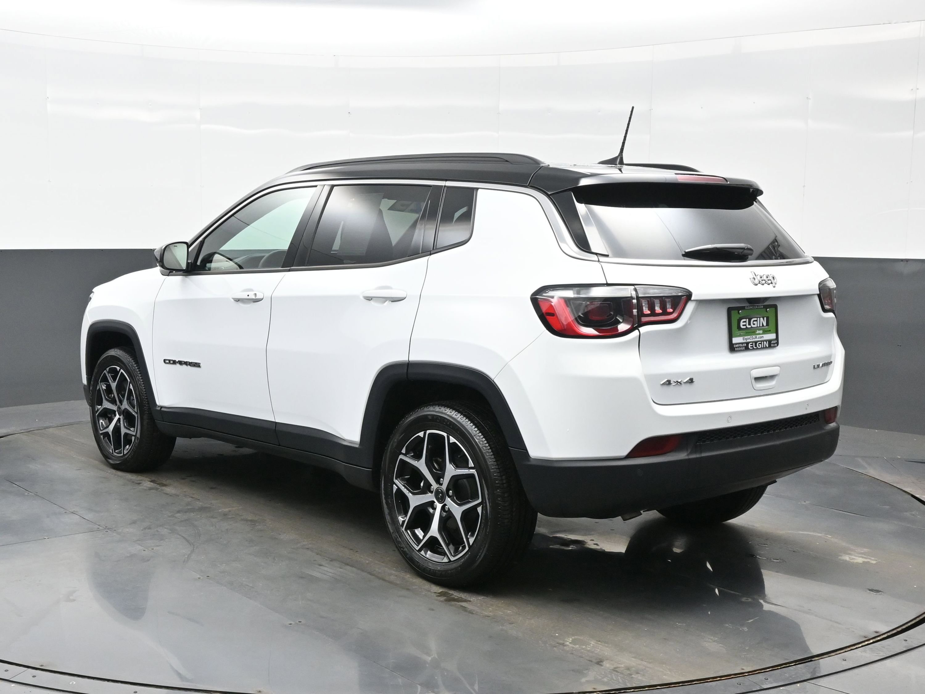 Used 2025 Jeep Compass Limited image 4
