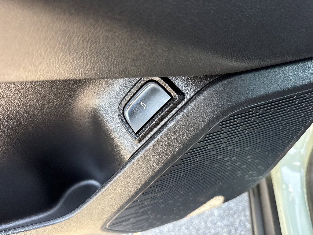 Used 2025 Chevrolet Equinox LT w/ Convenience Package II FWD image 74