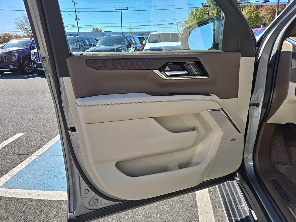 Used 2025 GMC Yukon XL Denali w/ Advanced Technology Package AWD/4WD image 12
