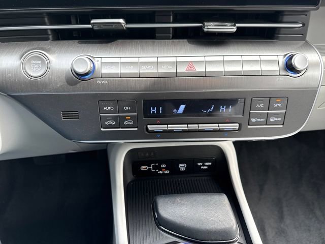 Certified 2025 Hyundai Kona SEL image 31