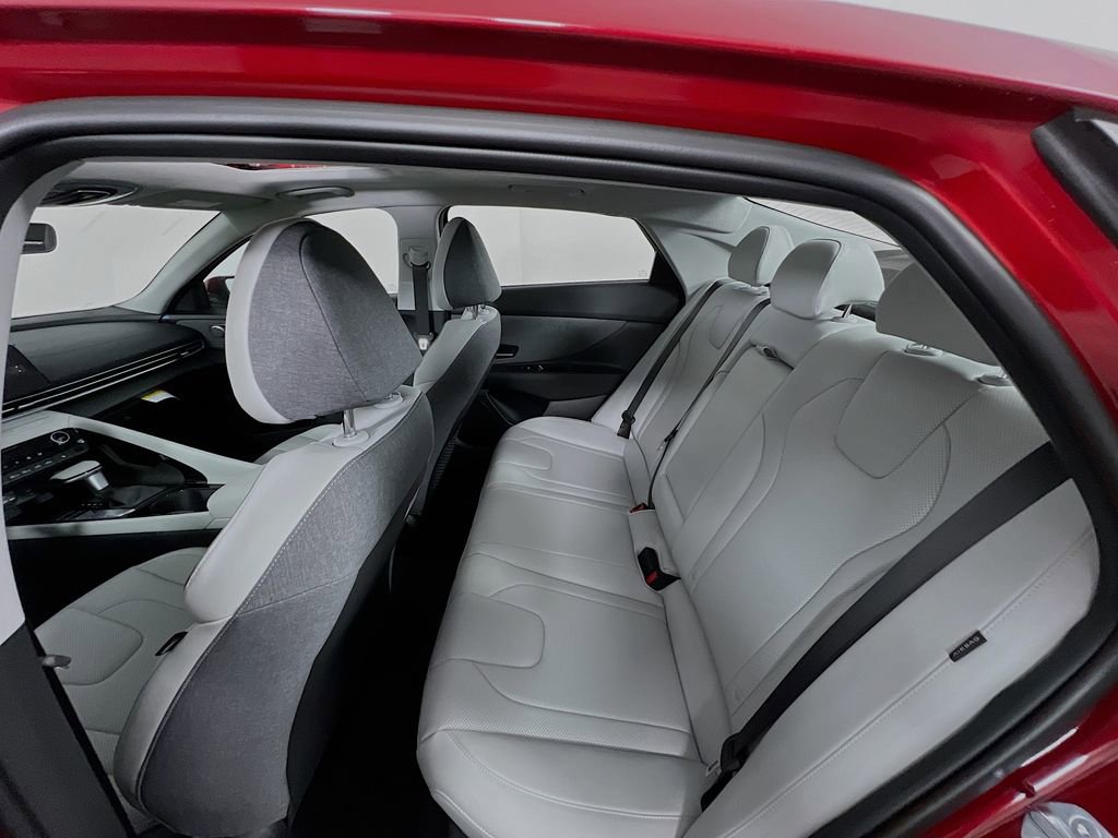 New 2025 Hyundai Elantra Limited image 24