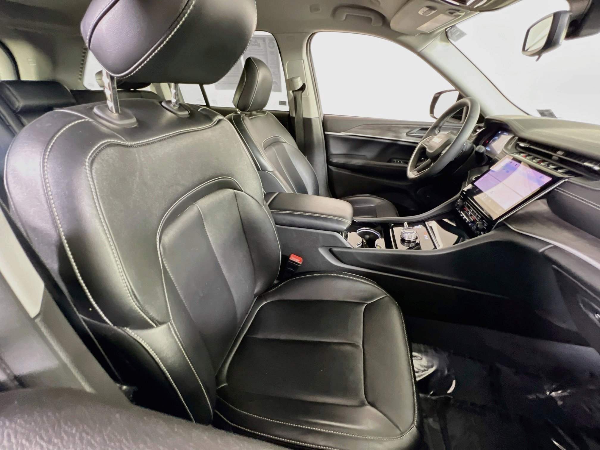 Used 2023 Jeep Grand Cherokee Limited image 27