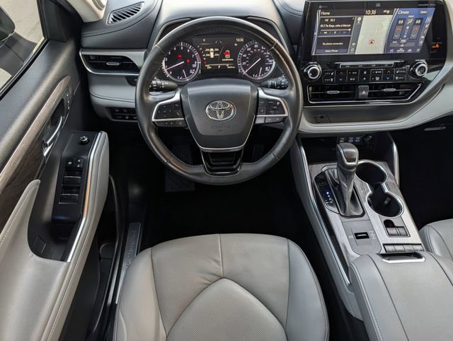 Used 2022 Toyota Highlander Limited image 12