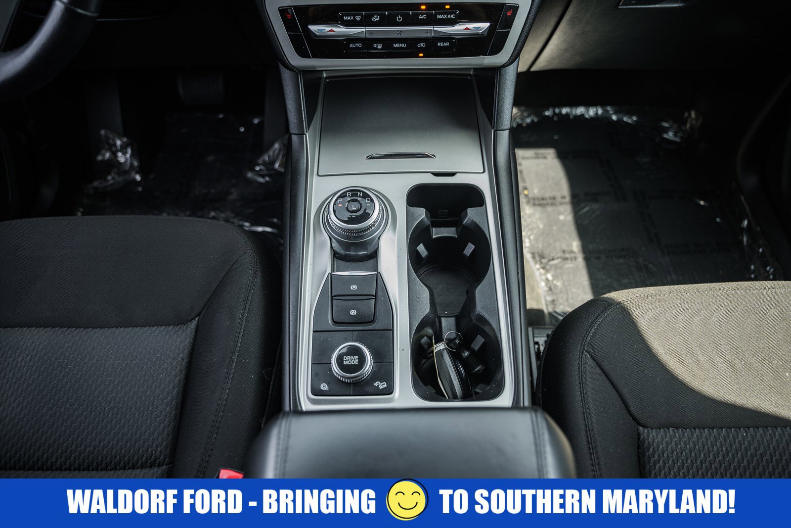 Used 2022 Ford Explorer XLT image 28