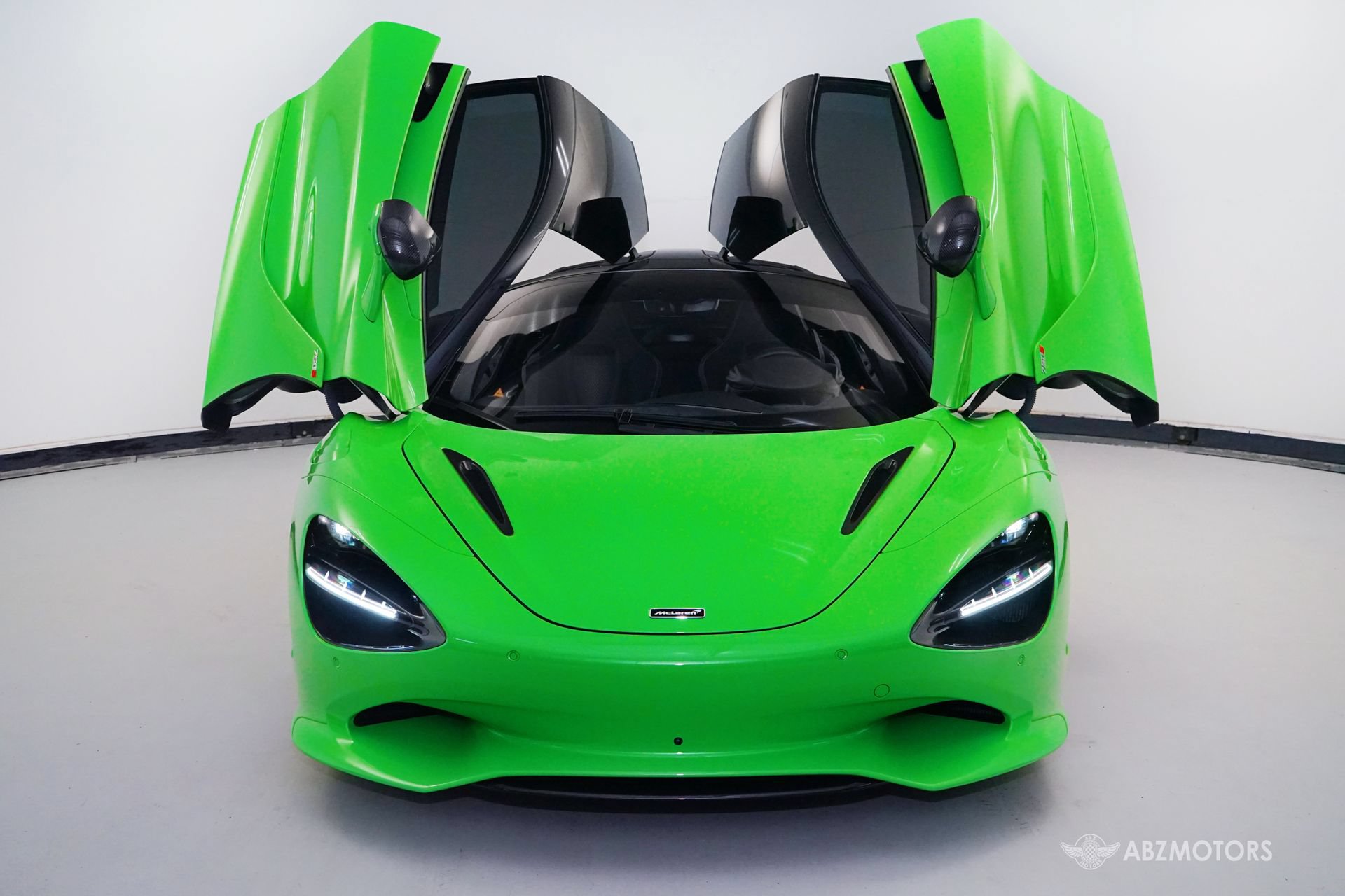 Used 2024 McLaren 750S RWD image 3