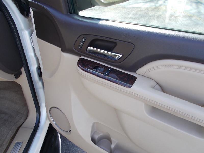 Used 2010 GMC Yukon Denali image 23