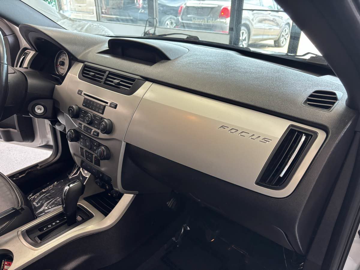 Used 2010 Ford Focus SEL FWD image 14