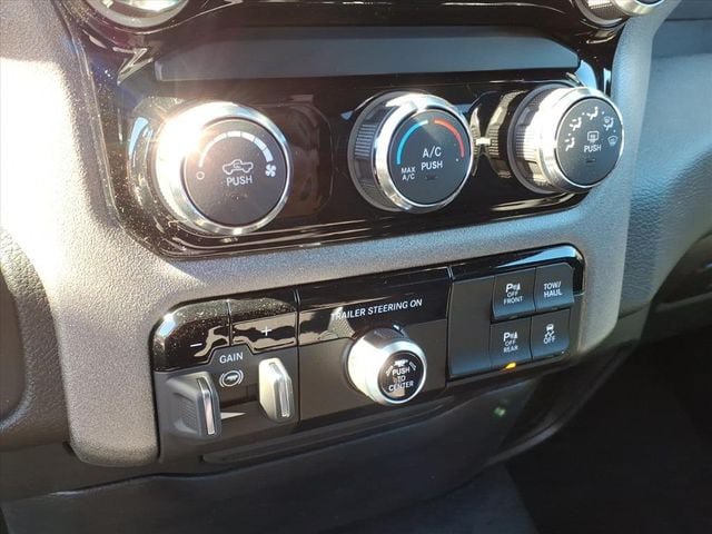 New 2026 RAM 1500 Express AWD/4WD image 18