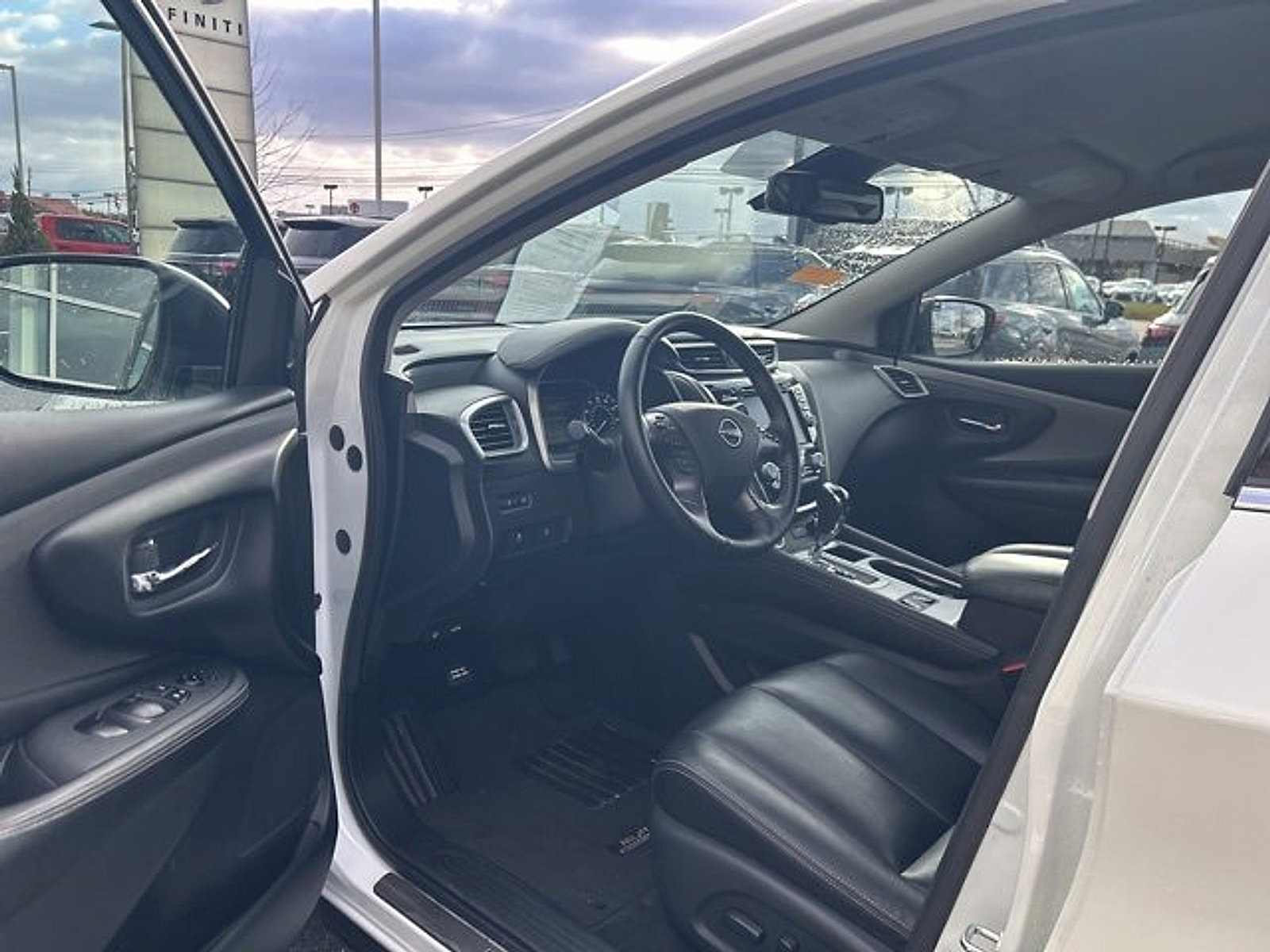 Used 2024 Nissan Murano SV w/ SV Midnight Edition Package image 9