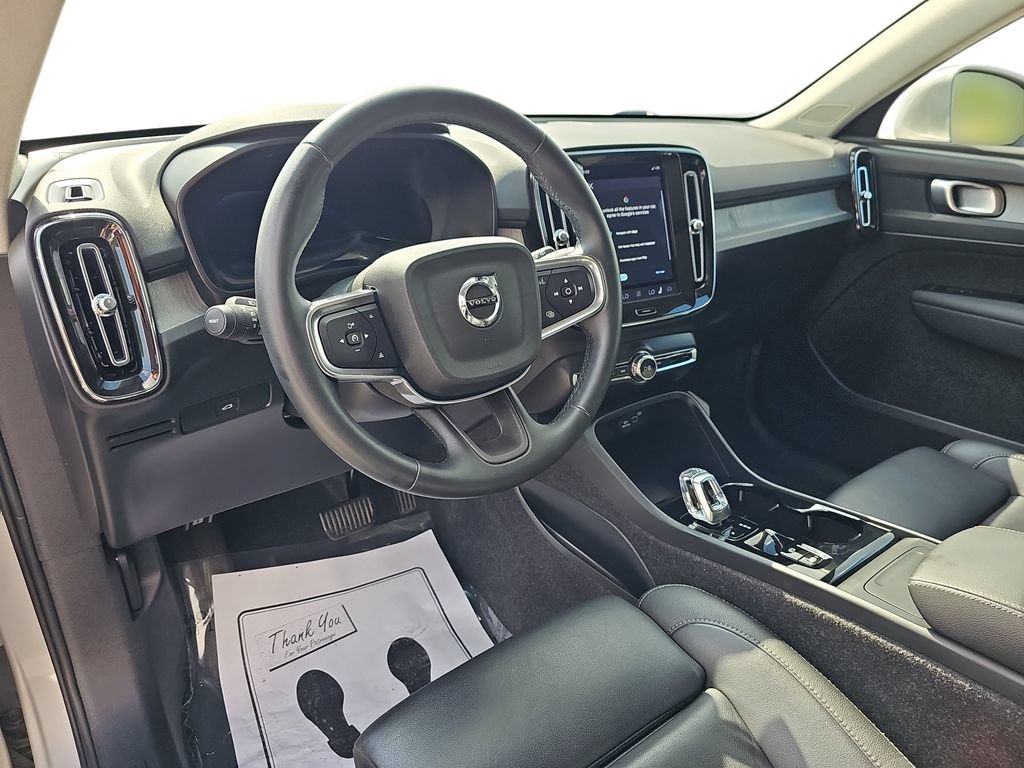 Used 2025 Volvo XC40 B5 Plus AWD/4WD image 16