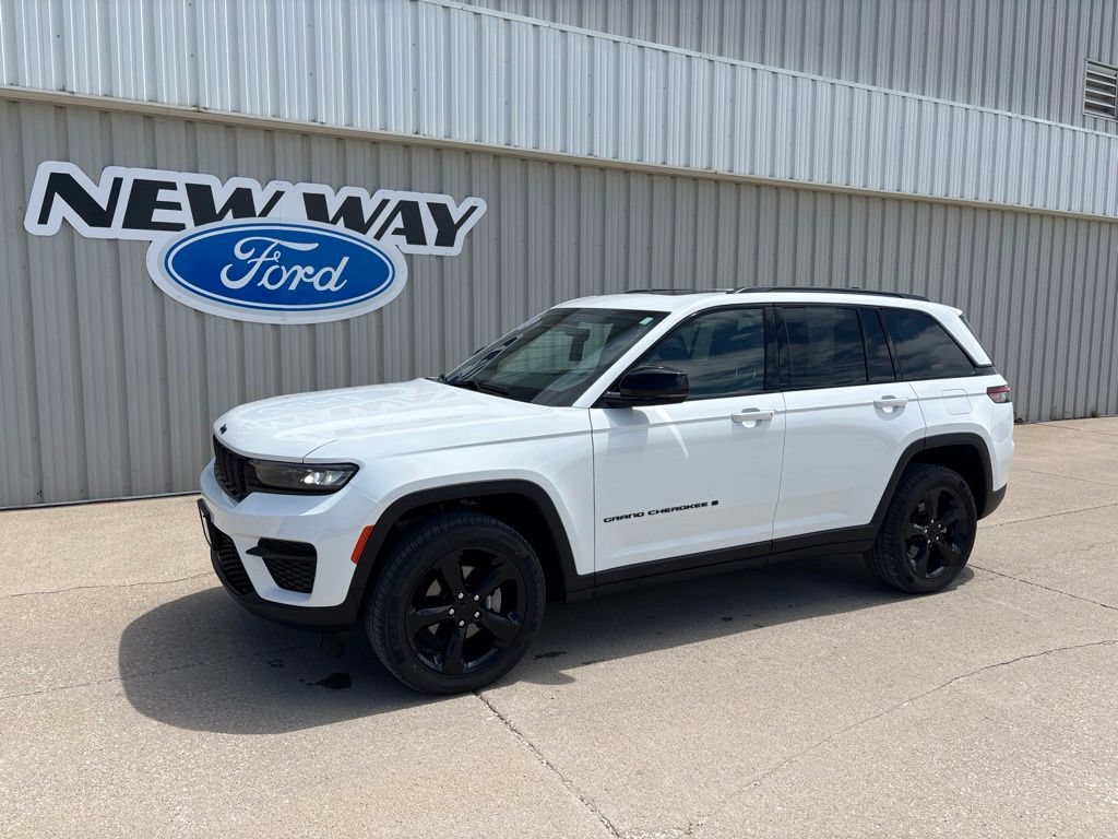 Used 2022 Jeep Grand Cherokee Altitude