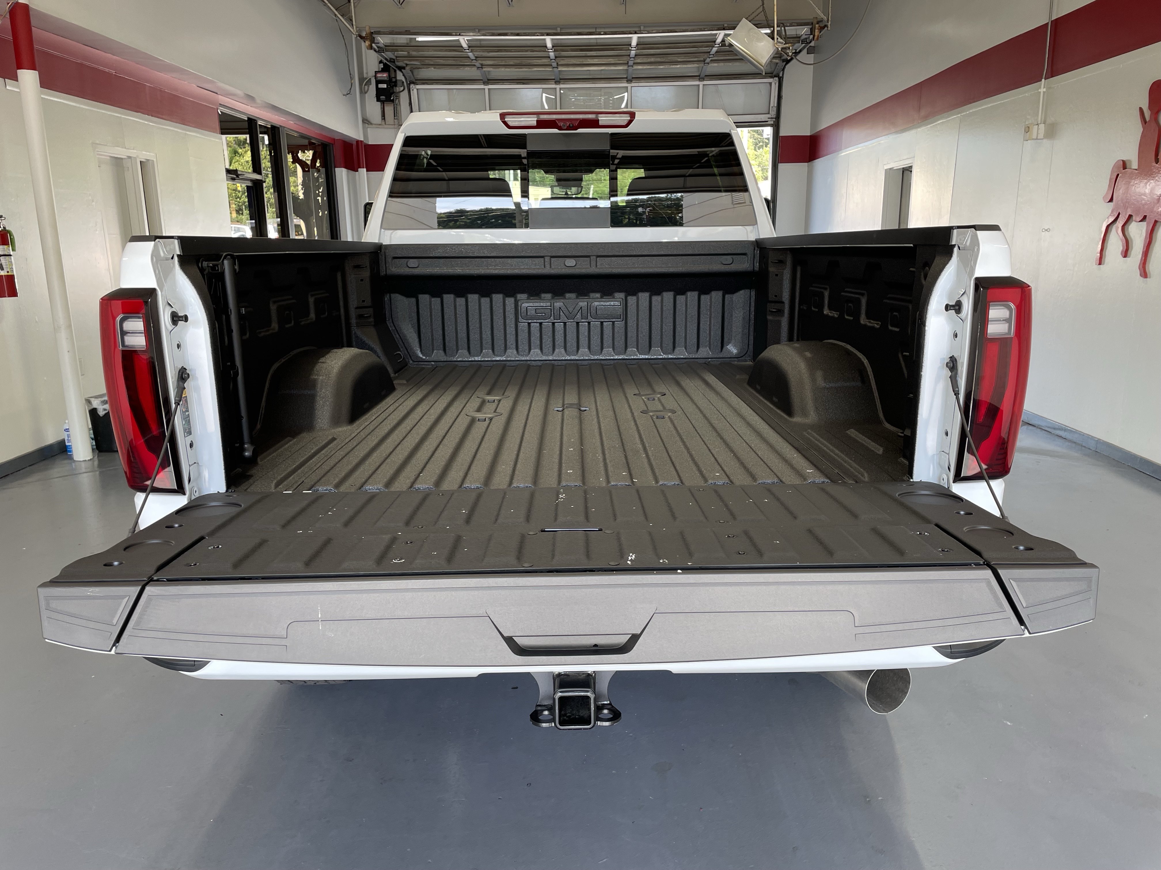 New 2026 GMC Sierra 2500 Denali w/ Denali Reserve Package AWD/4WD image 8