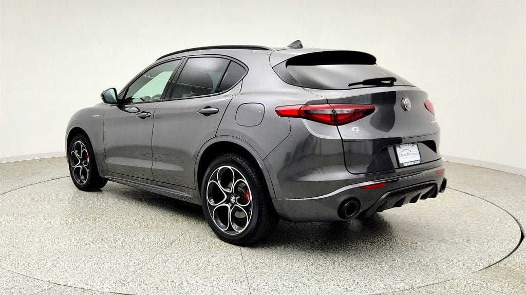 Used 2022 Alfa Romeo Stelvio Veloce AWD/4WD image 7