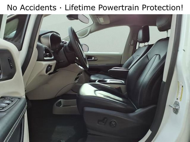 Used 2024 Chrysler Pacifica Touring-L image 13