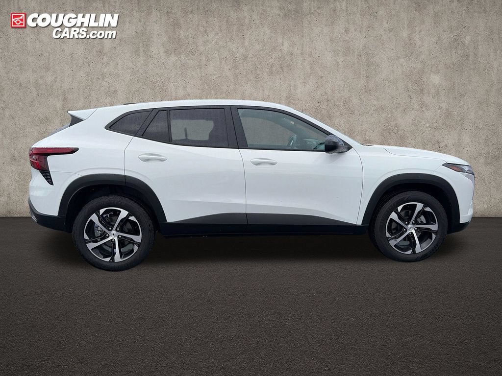 Used 2024 Chevrolet Trax RS w/ Sunroof Package FWD image 10