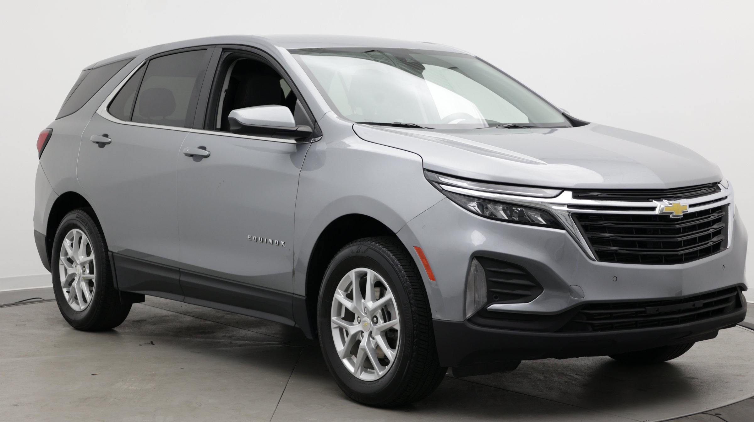 Used 2024 Chevrolet Equinox LT AWD/4WD image 3