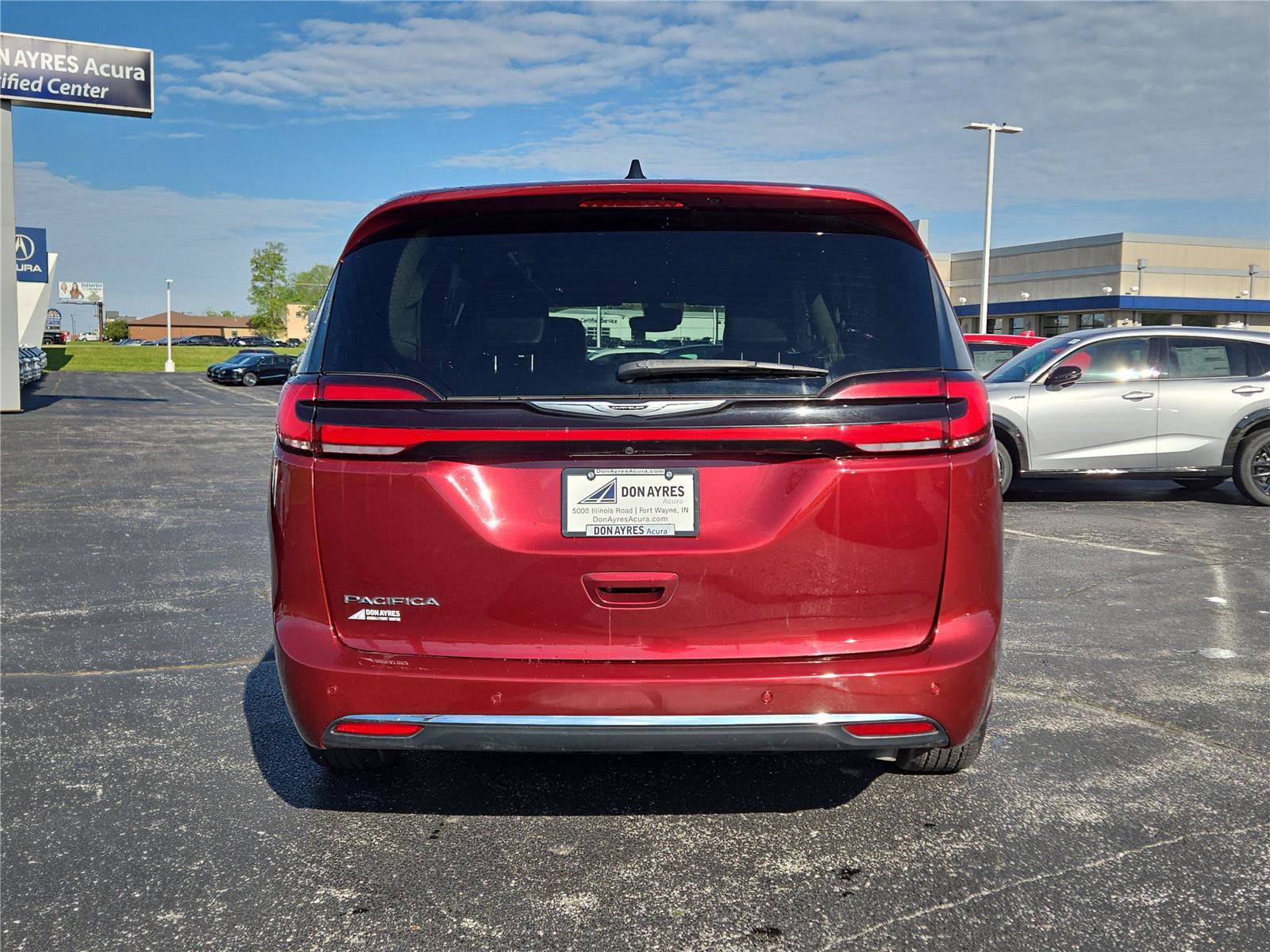 Used 2023 Chrysler Pacifica Touring-L FWD image 26