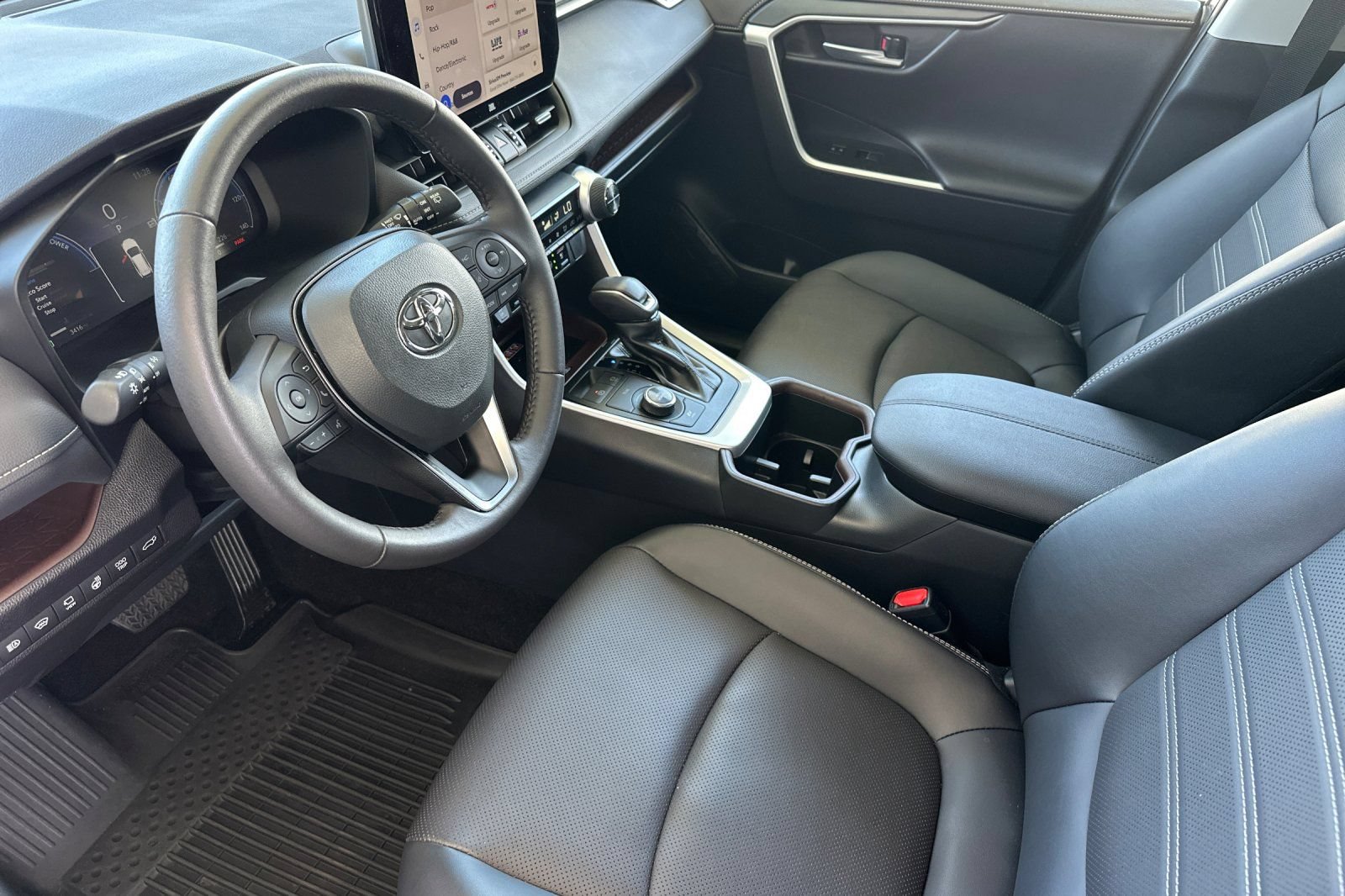 Used 2025 Toyota RAV4 Limited w/ Advanced Technology Package AWD/4WD image 11