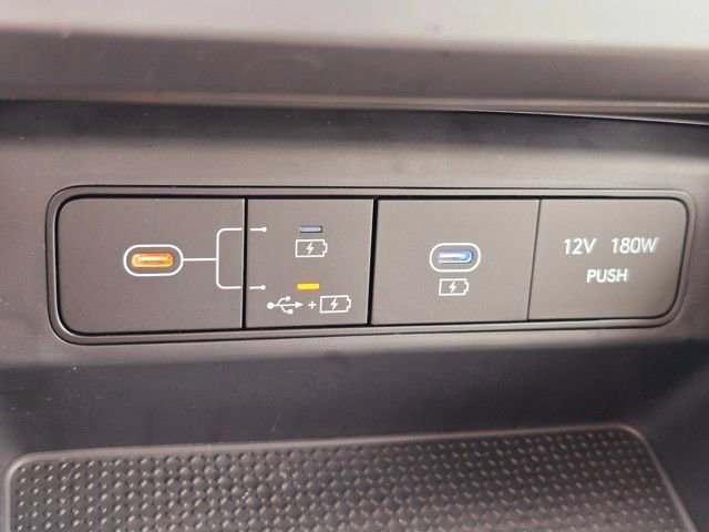 Certified 2025 Hyundai Tucson SE image 6