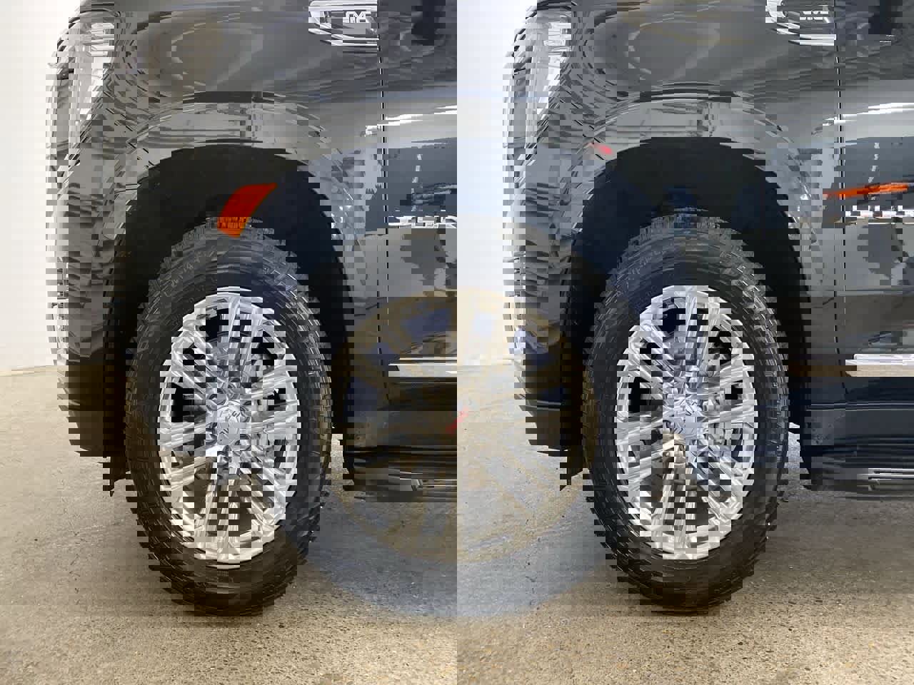 Used 2023 GMC Yukon SLT image 12