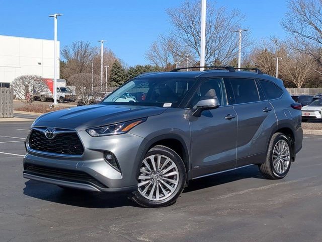 Certified 2025 Toyota Highlander Limited video 2