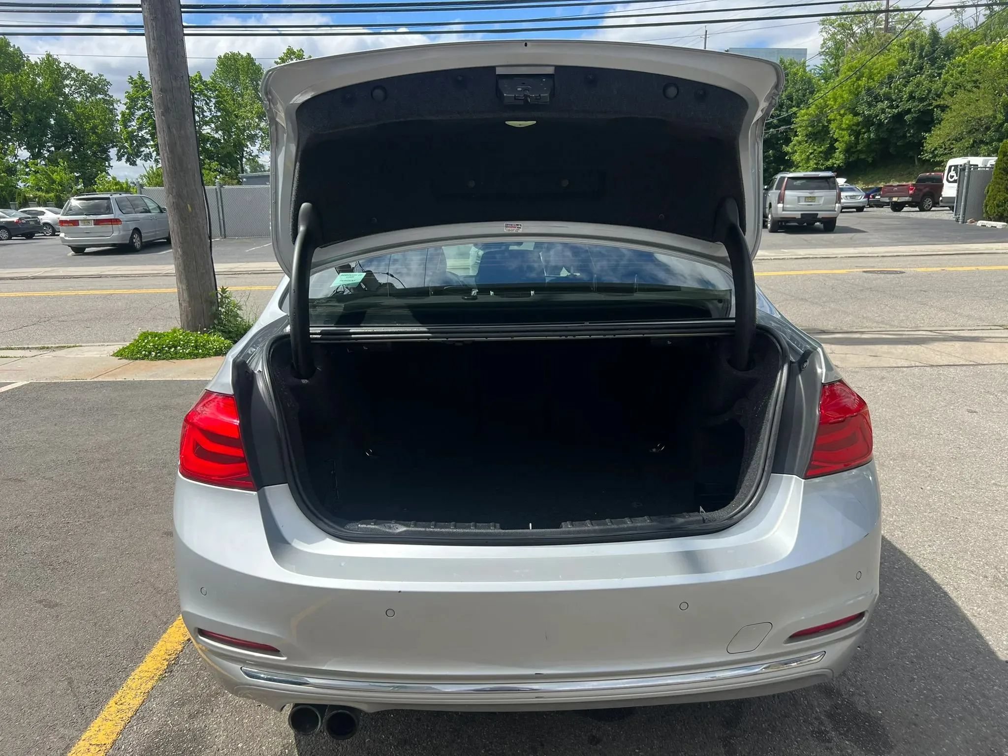 Used 2017 BMW 330i xDrive Sedan AWD/4WD image 9