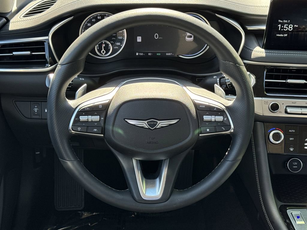 Used 2025 Genesis G70 2.5T image 23