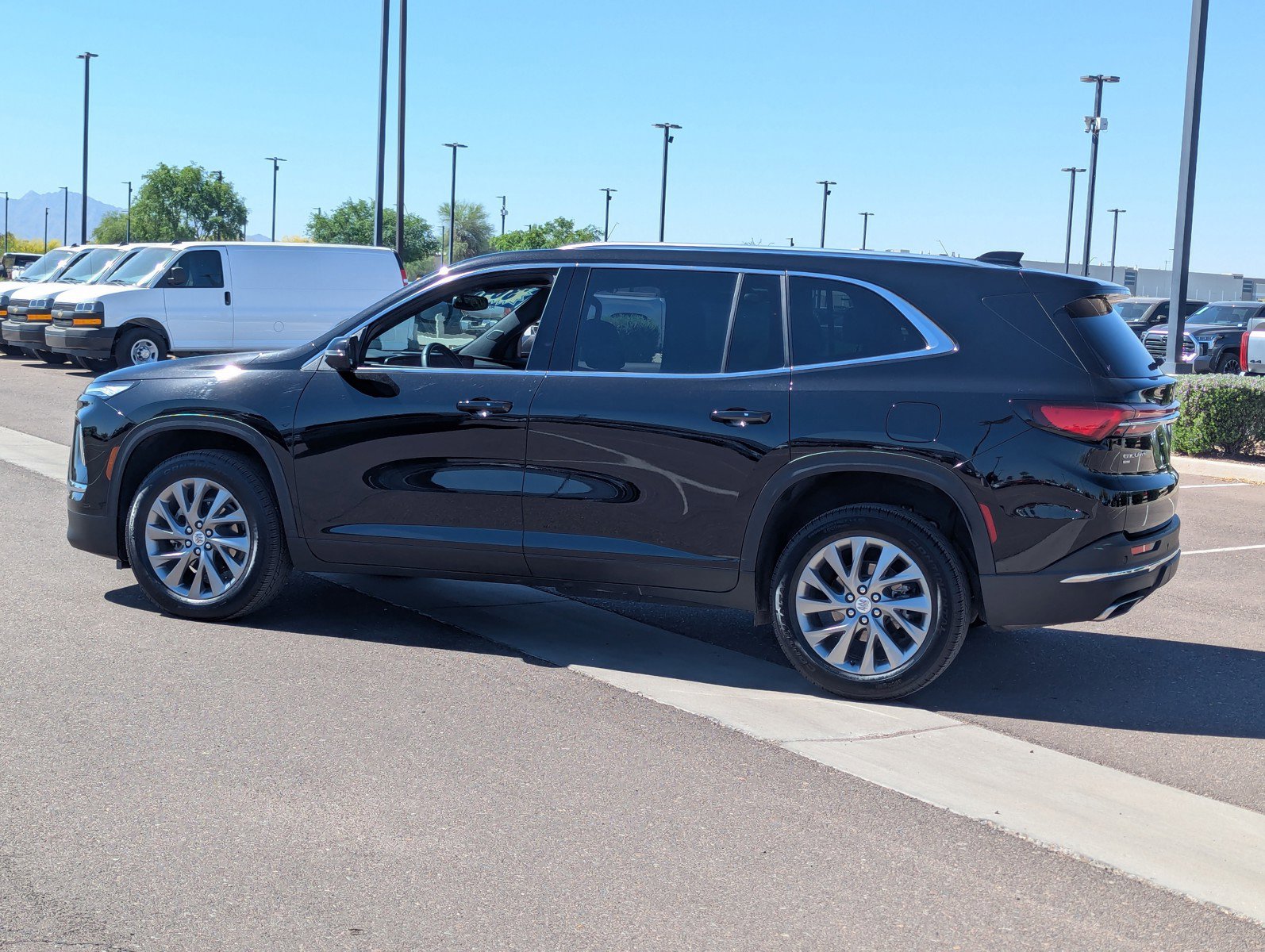 Certified 2025 Buick Enclave Preferred image 3