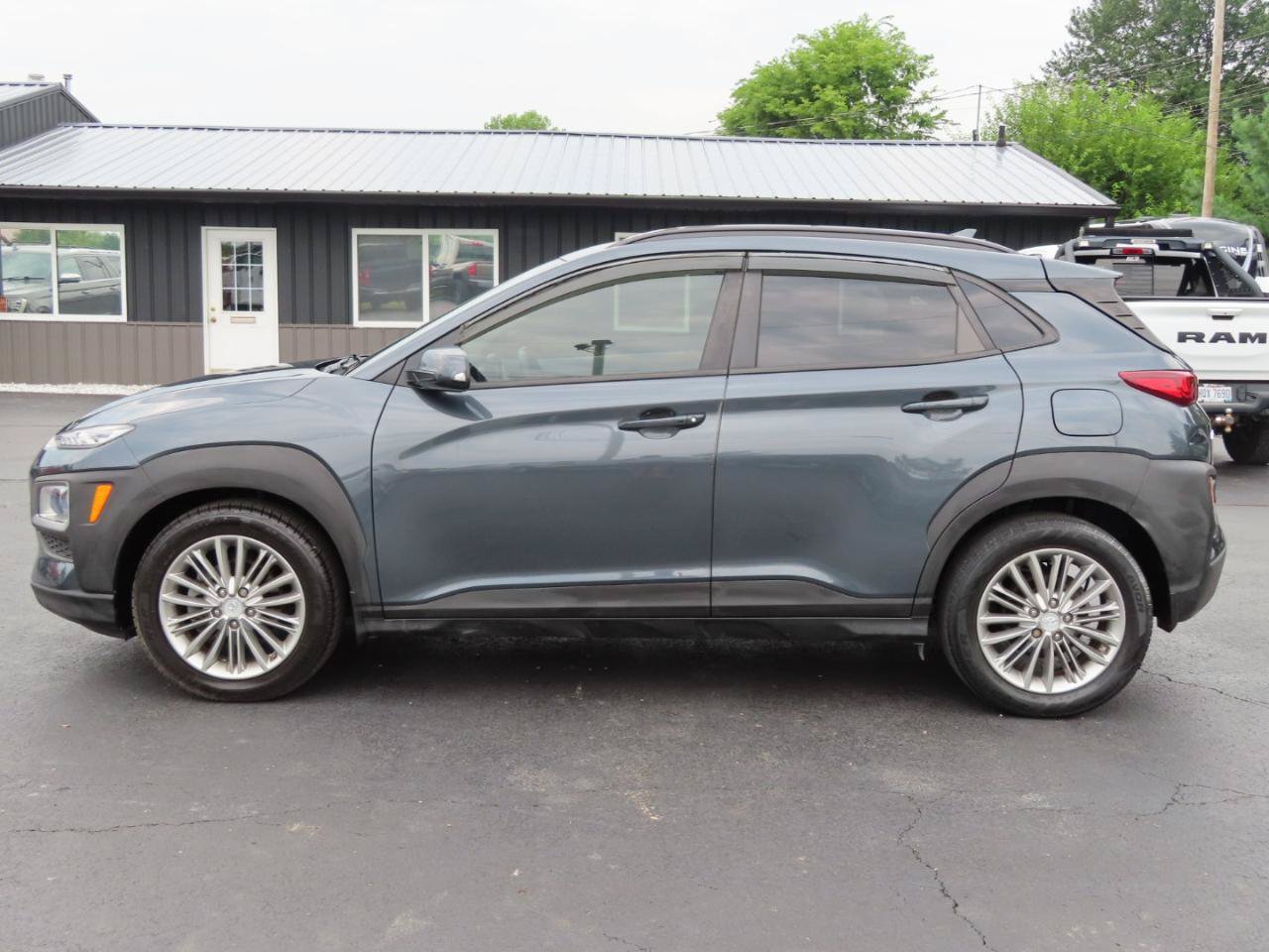 Used 2019 Hyundai Kona SEL w/ SEL Tech Package 02 FWD image 3