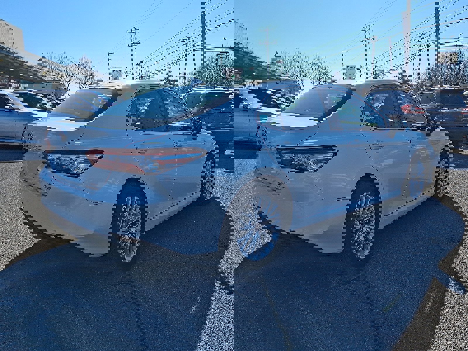 Used 2020 Toyota Camry XLE w/ Sunroof Package image 4