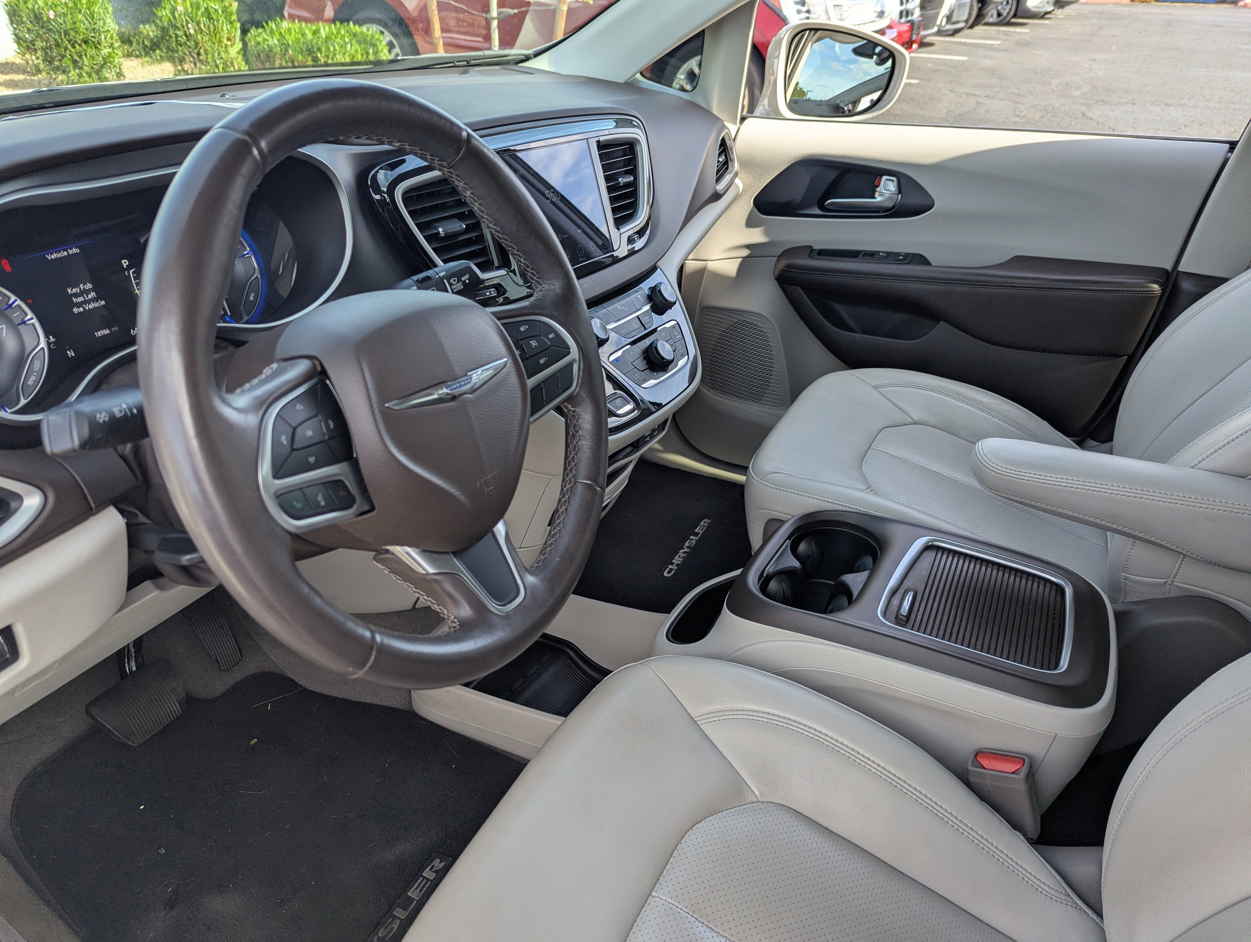 Used 2020 Chrysler Pacifica Touring-L Plus image 16