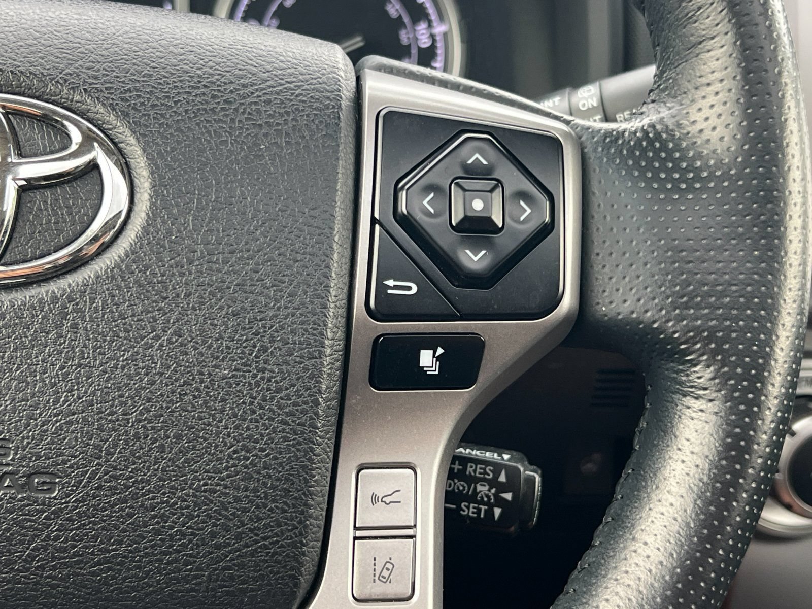 Used 2023 Toyota 4Runner Limited RWD image 29