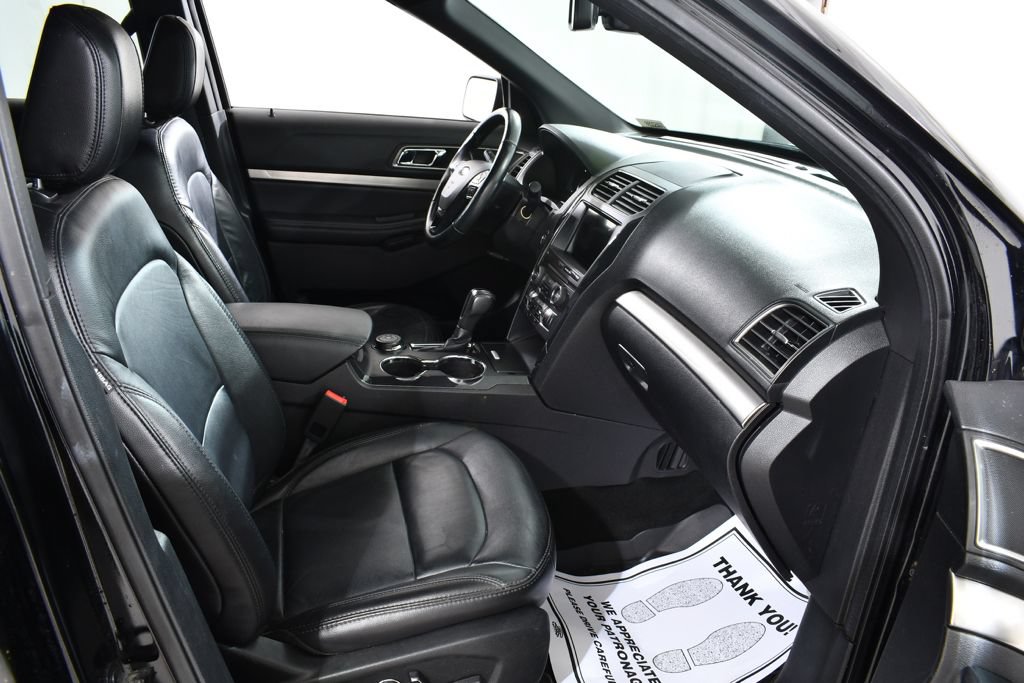 Used 2018 Ford Explorer XLT w/ Equipment Group 202A AWD/4WD image 10