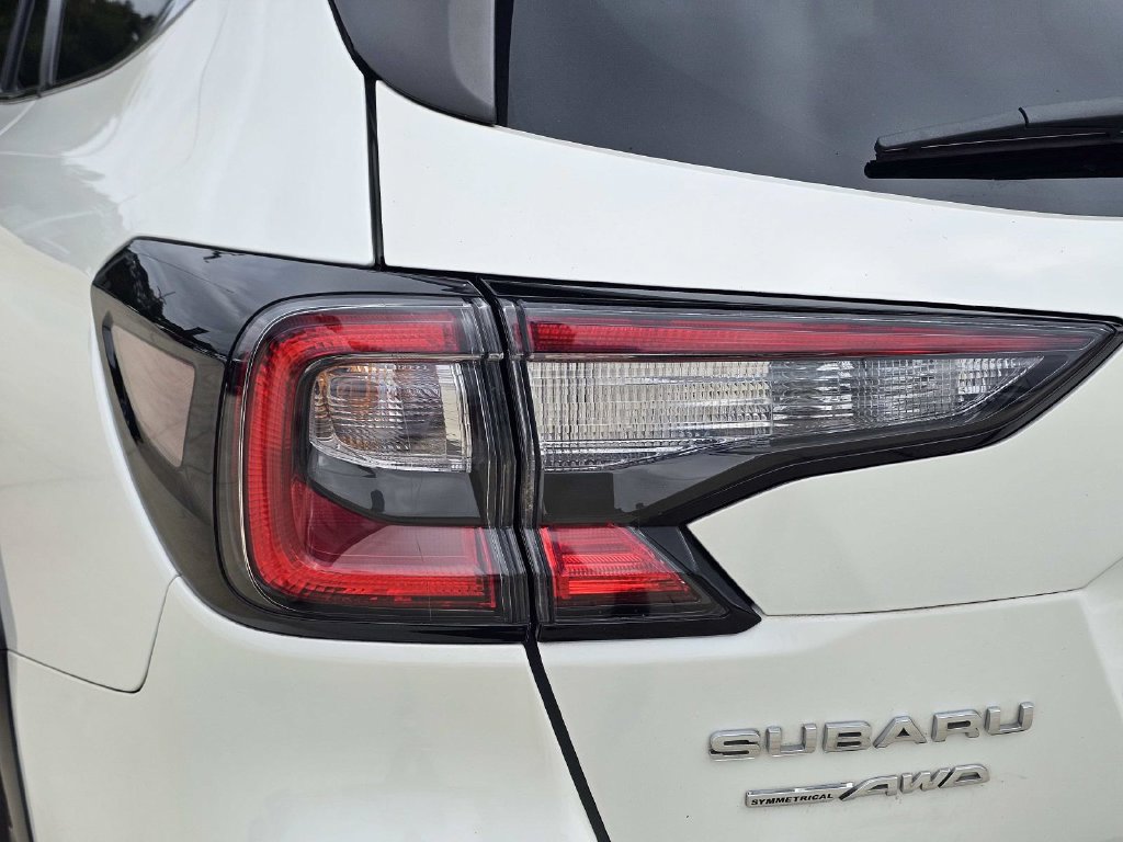 Used 2025 Subaru Outback Limited AWD/4WD image 11