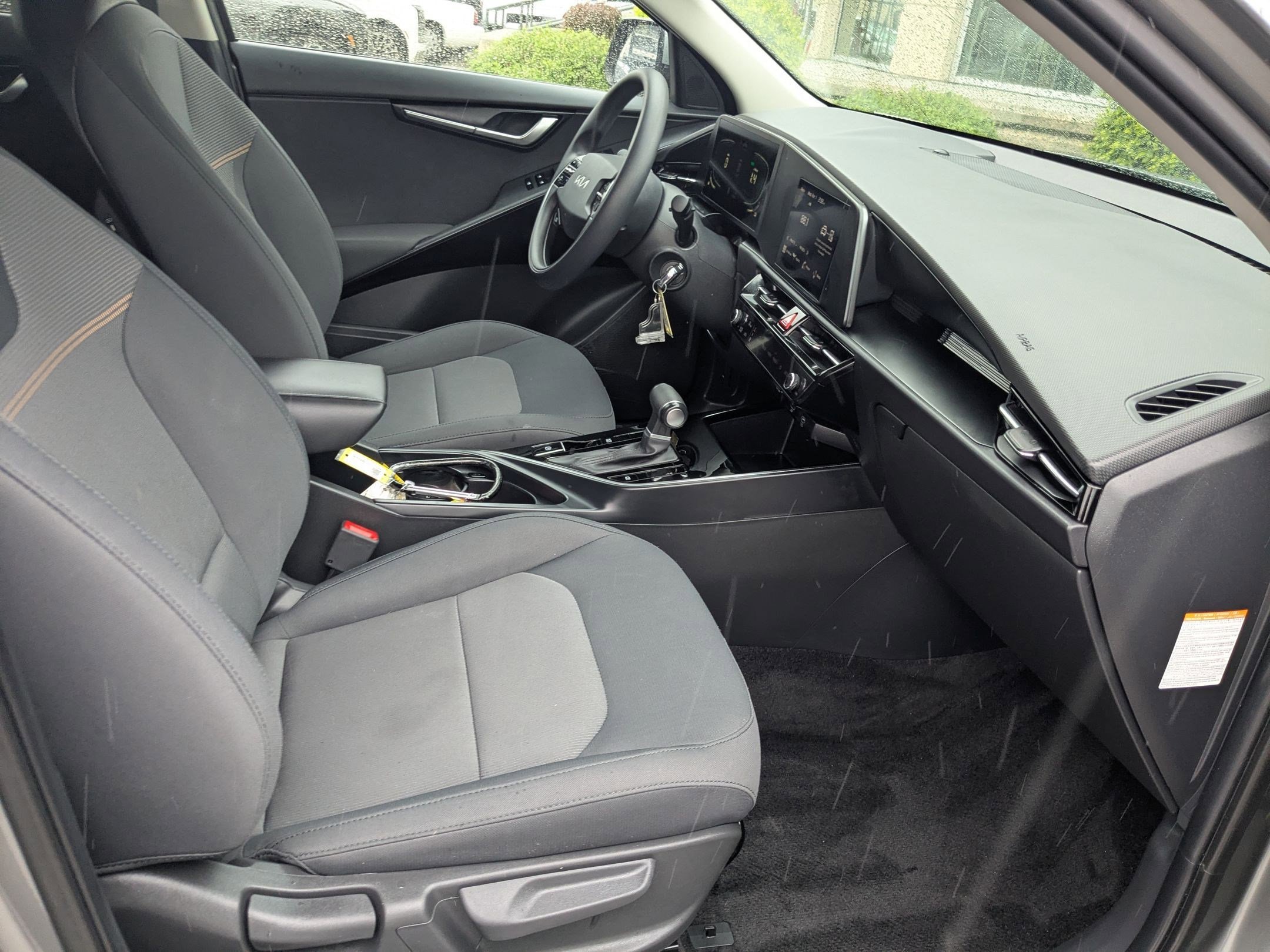 Used 2025 Kia Niro LX FWD image 32