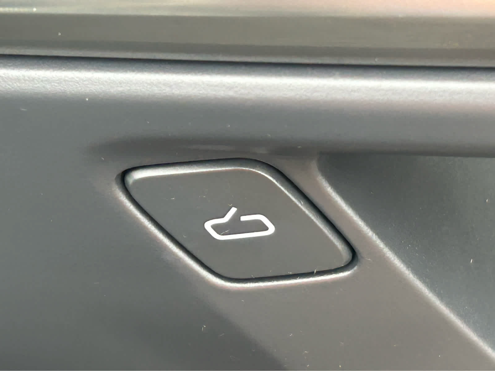 Used 2026 Rivian R1S Adventure AWD/4WD image 35