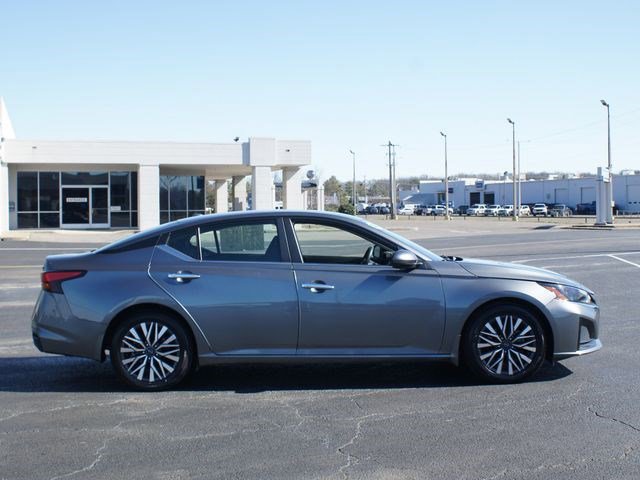 Used 2023 Nissan Altima 2.5 SV w/ SV Premium Package image 22