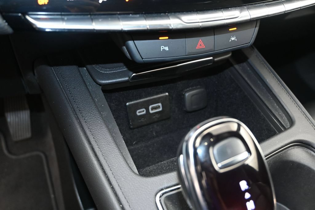 Used 2025 Cadillac XT4 Premium Luxury FWD image 20