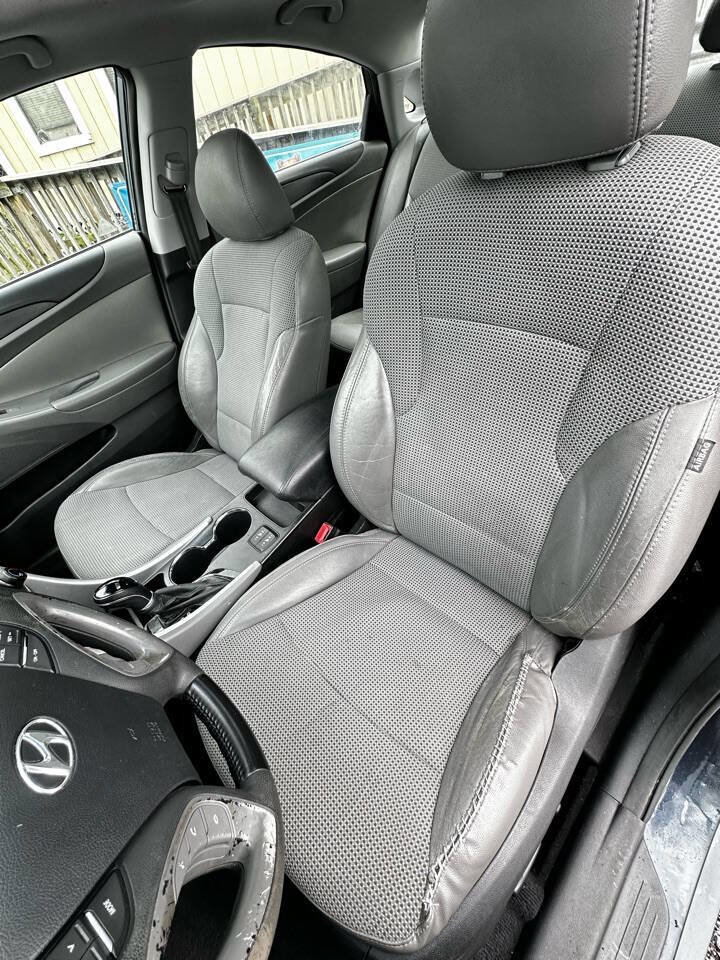 Used 2013 Hyundai Sonata SE w/ Navigation & Sunroof Pkg image 12