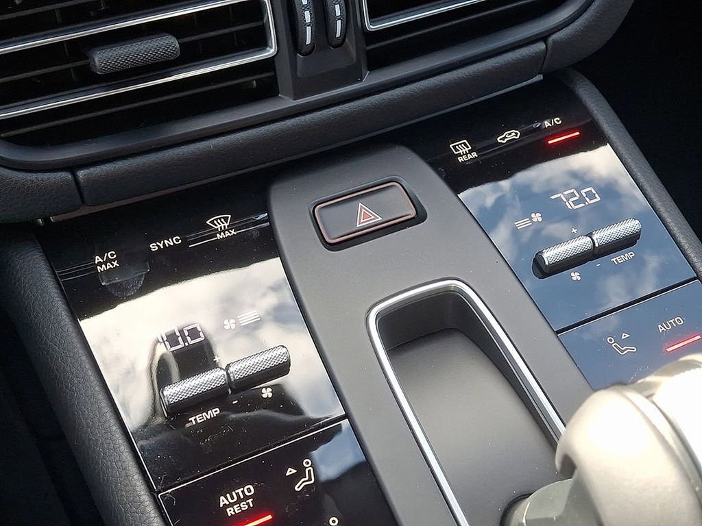 Used 2025 Porsche Macan image 19