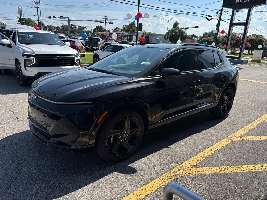 Used 2025 Chevrolet Equinox EV RS image 3