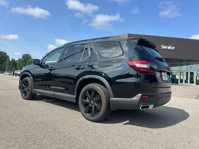 Used 2025 Honda Pilot Black Edition image 3