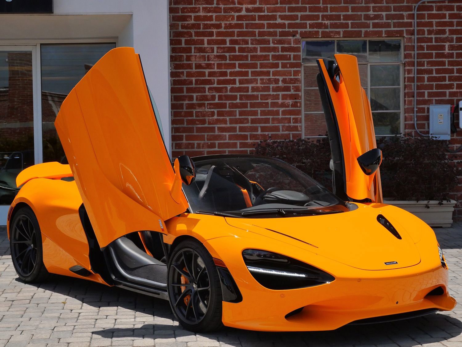 Used 2024 McLaren 750S Spider RWD image 15