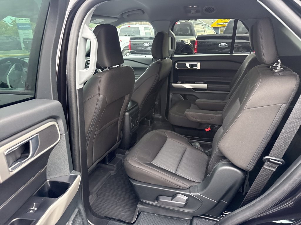 Used 2023 Ford Explorer XLT AWD/4WD image 16