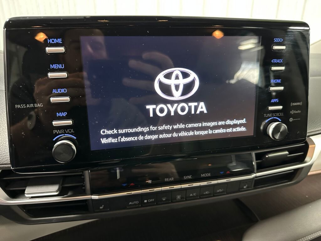 Used 2022 Toyota Sienna XLE image 14